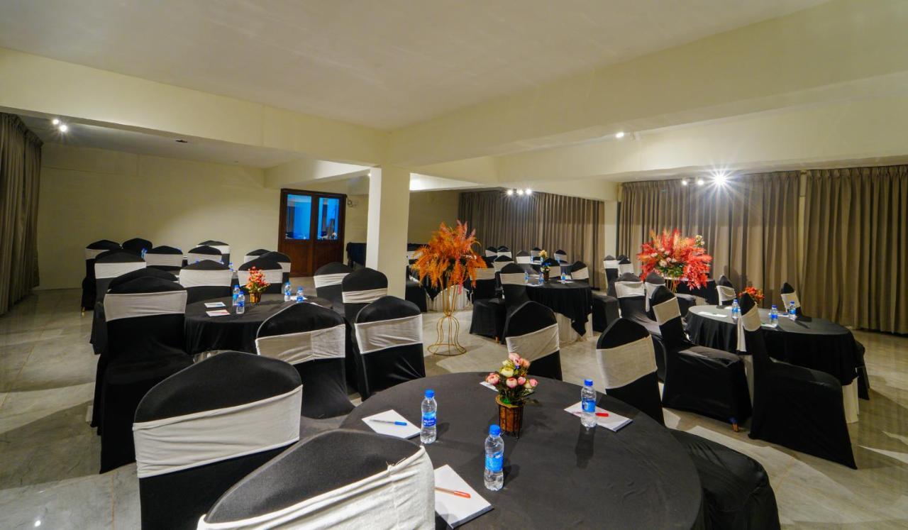 Hotel Woodcrest Zirakpur - Best Family Hotel By - A Unit Of Sidham Group Ngoại thất bức ảnh