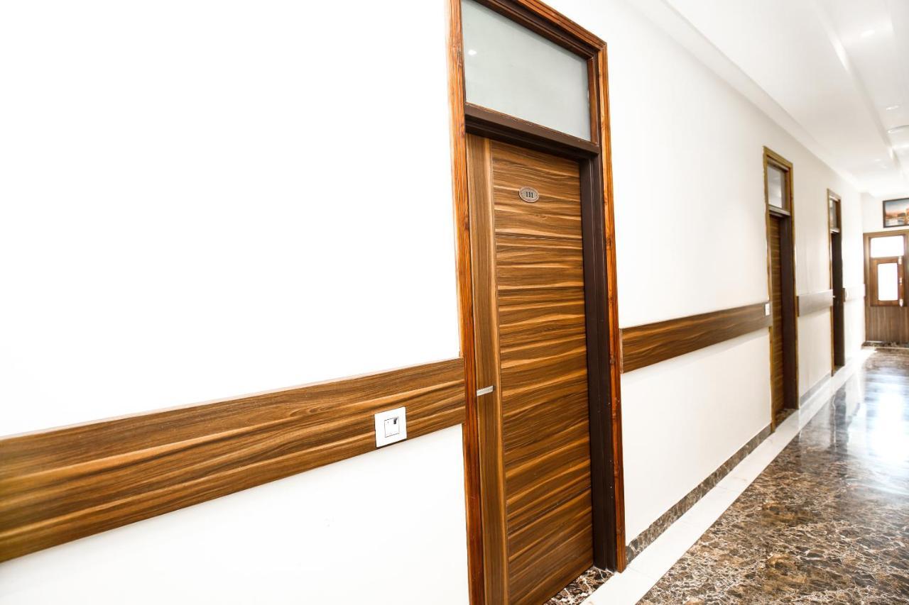 Hotel Woodcrest Zirakpur - Best Family Hotel By - A Unit Of Sidham Group Ngoại thất bức ảnh