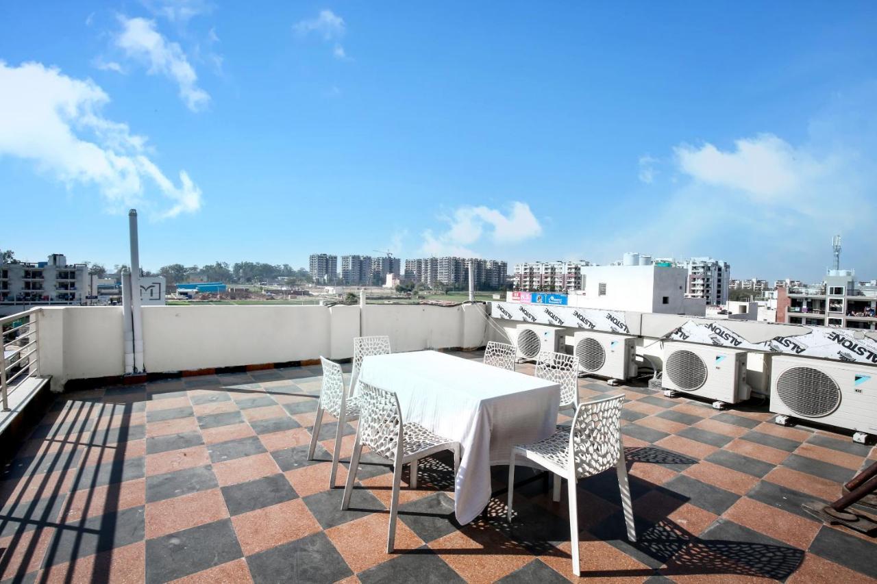 Hotel Woodcrest Zirakpur - Best Family Hotel By - A Unit Of Sidham Group Ngoại thất bức ảnh