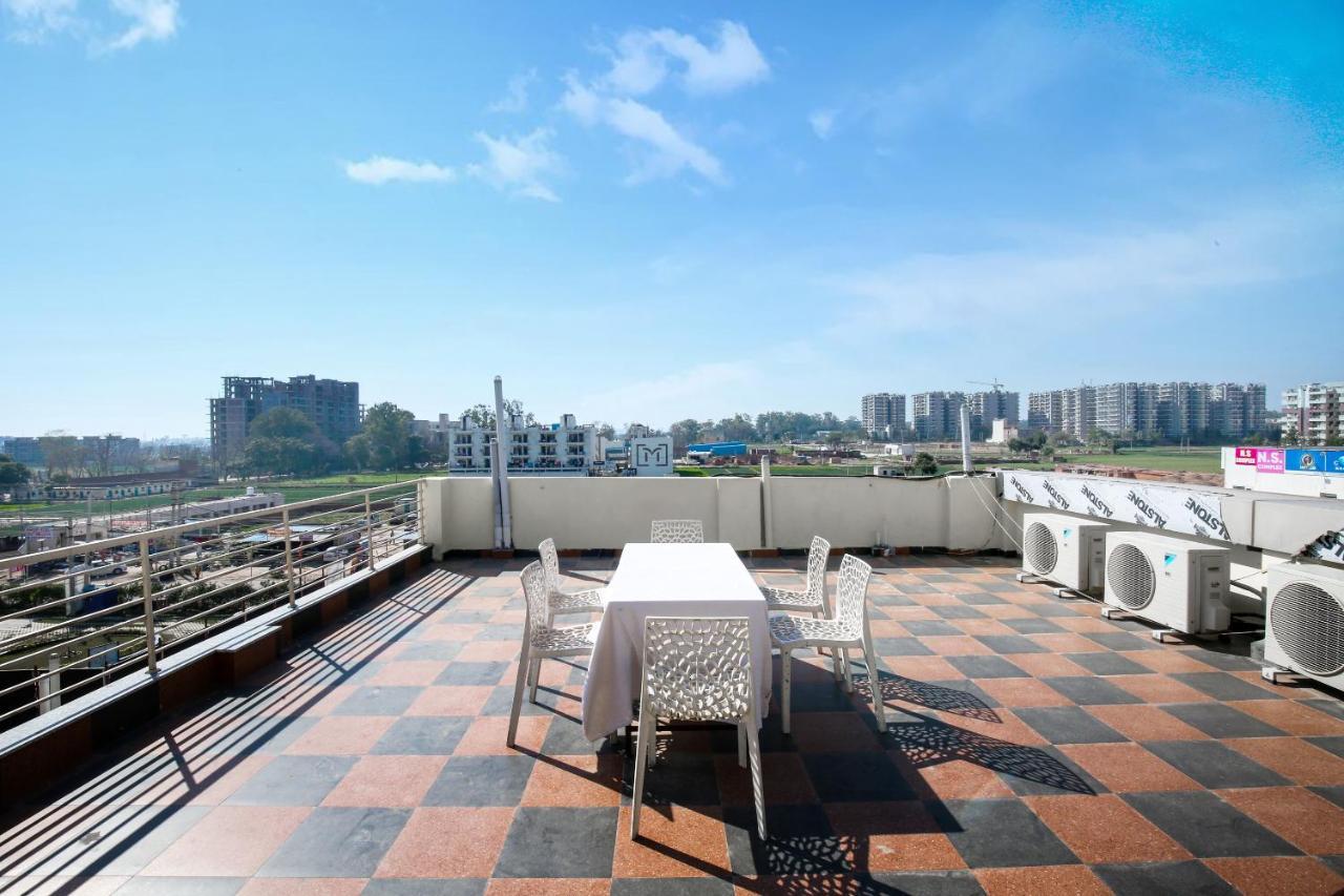 Hotel Woodcrest Zirakpur - Best Family Hotel By - A Unit Of Sidham Group Ngoại thất bức ảnh