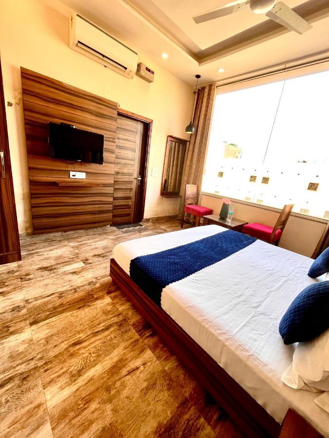 Hotel Woodcrest Zirakpur - Best Family Hotel By - A Unit Of Sidham Group Ngoại thất bức ảnh