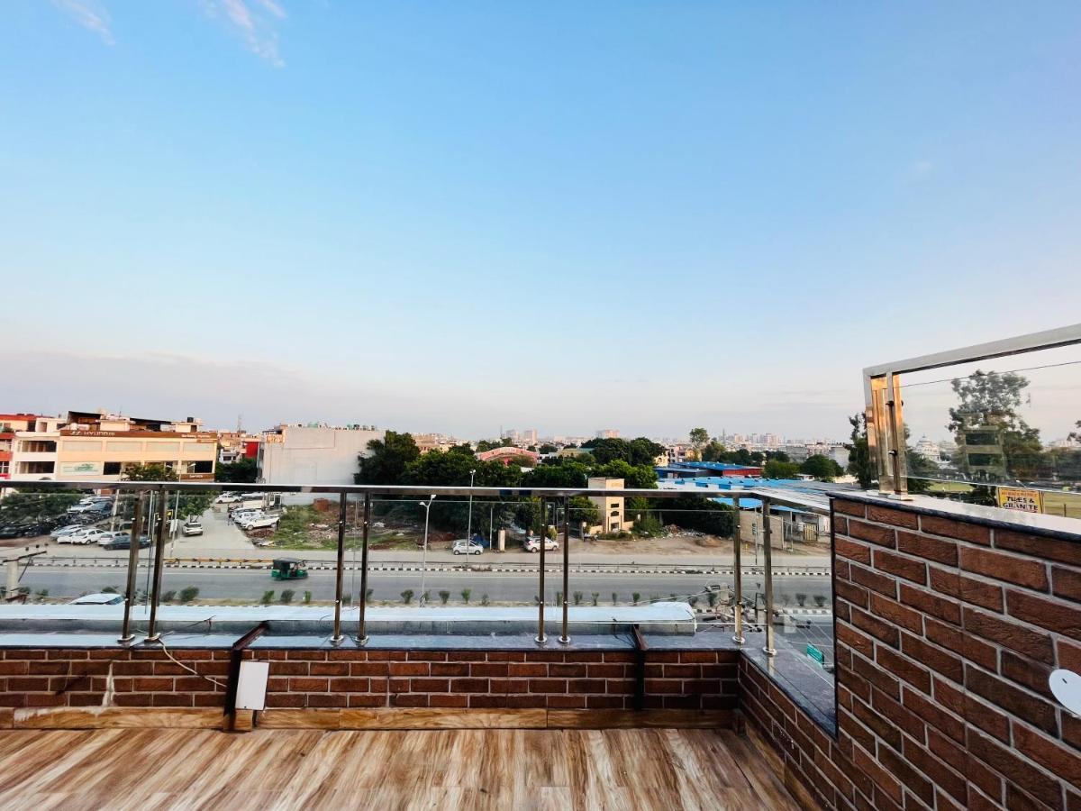 Hotel Woodcrest Zirakpur - Best Family Hotel By - A Unit Of Sidham Group Ngoại thất bức ảnh