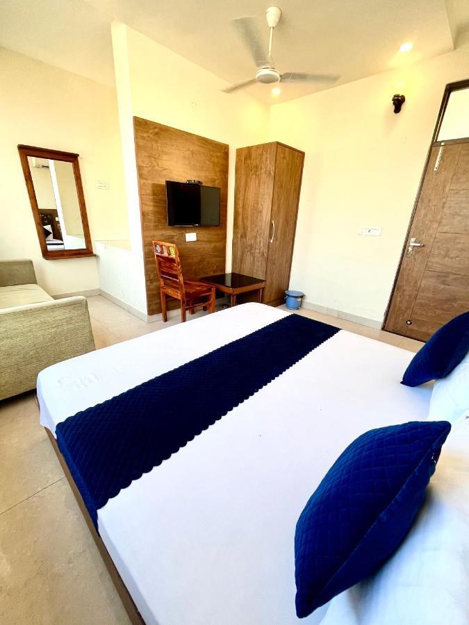 Hotel Woodcrest Zirakpur - Best Family Hotel By - A Unit Of Sidham Group Ngoại thất bức ảnh