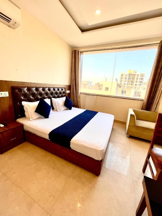 Hotel Woodcrest Zirakpur - Best Family Hotel By - A Unit Of Sidham Group Ngoại thất bức ảnh