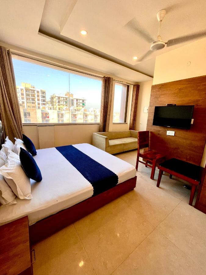Hotel Woodcrest Zirakpur - Best Family Hotel By - A Unit Of Sidham Group Ngoại thất bức ảnh