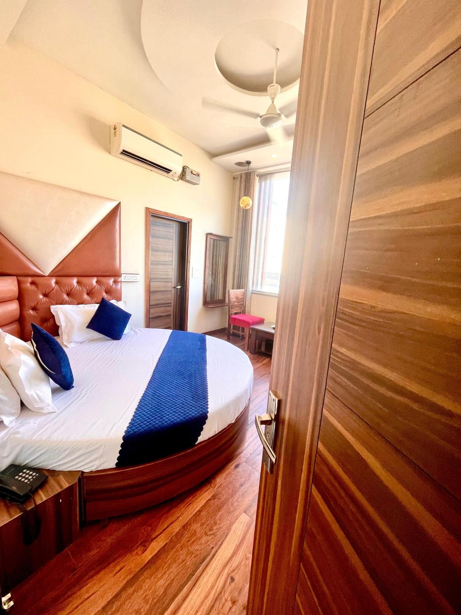 Hotel Woodcrest Zirakpur - Best Family Hotel By - A Unit Of Sidham Group Ngoại thất bức ảnh