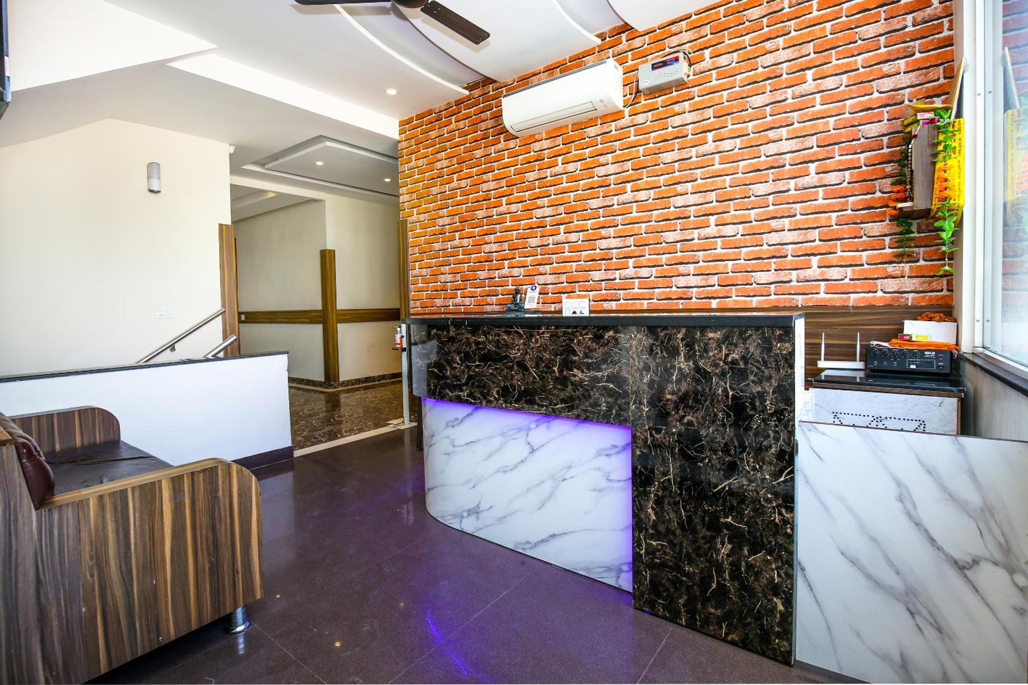 Hotel Woodcrest Zirakpur - Best Family Hotel By - A Unit Of Sidham Group Ngoại thất bức ảnh